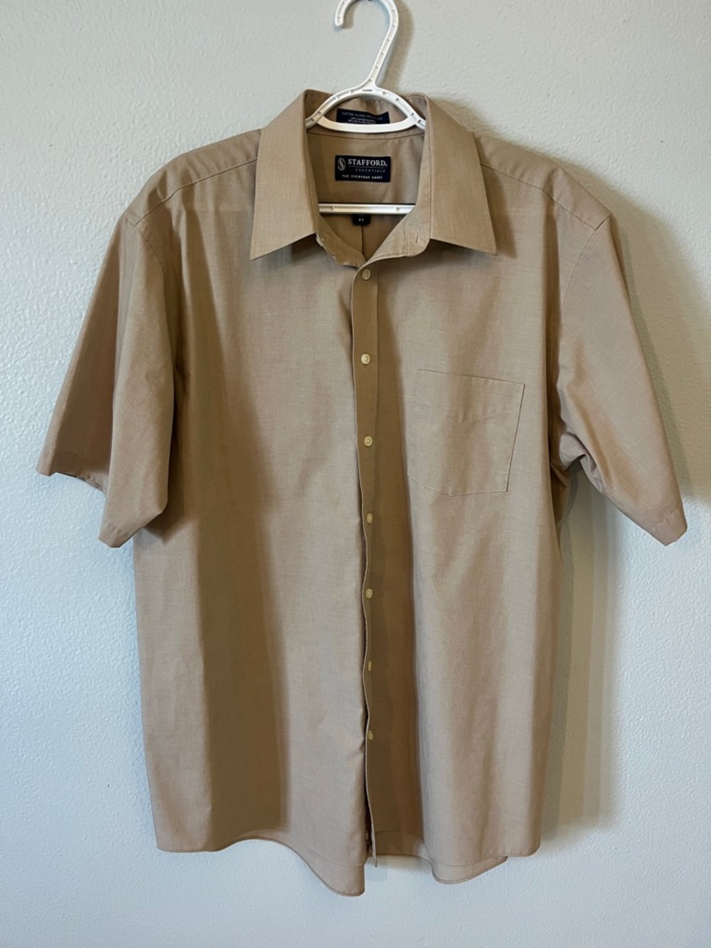Stafford Short-Sleeve Button-Down Shirt in khaki